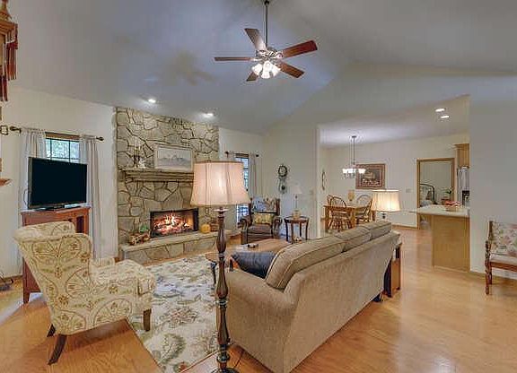 3rd image of 188 Timbergate Trl