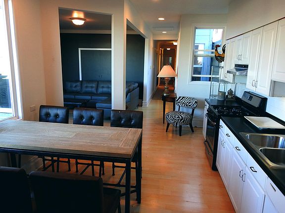 3rd image of 1020 Clay St #1020