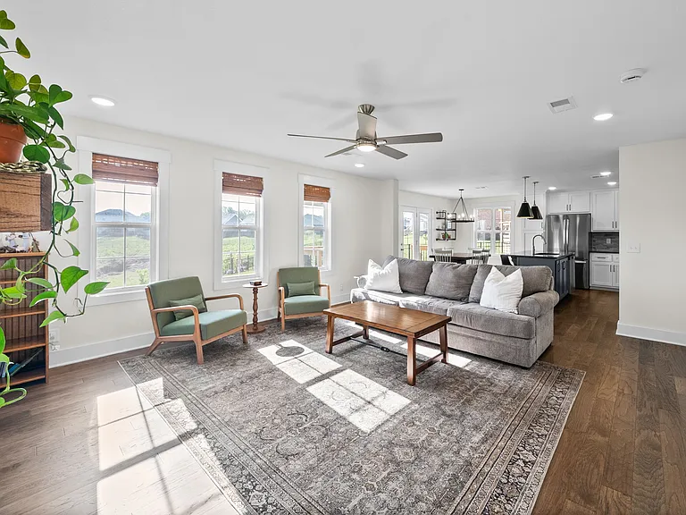 354 Frontier Dr — Photo 7