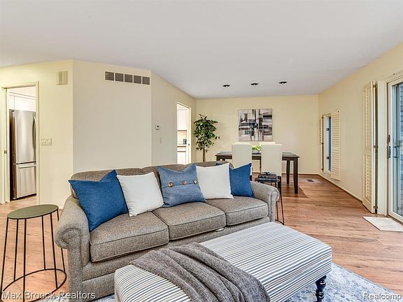 3rd image of 1004 Ann St #1