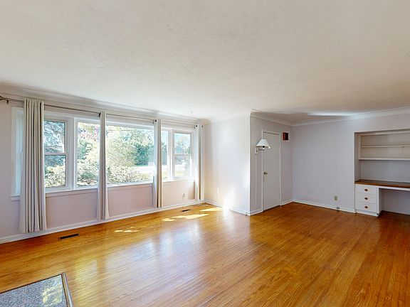3rd image of 22756 Komoka Rd