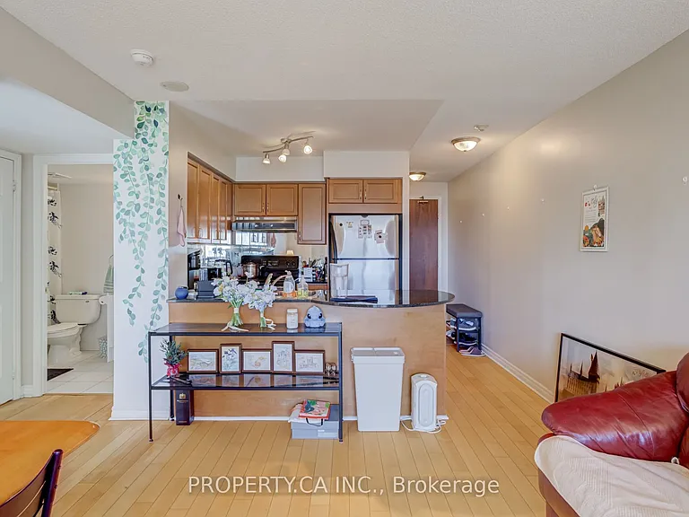 18 Kenaston Gdns #1705 — Photo 3