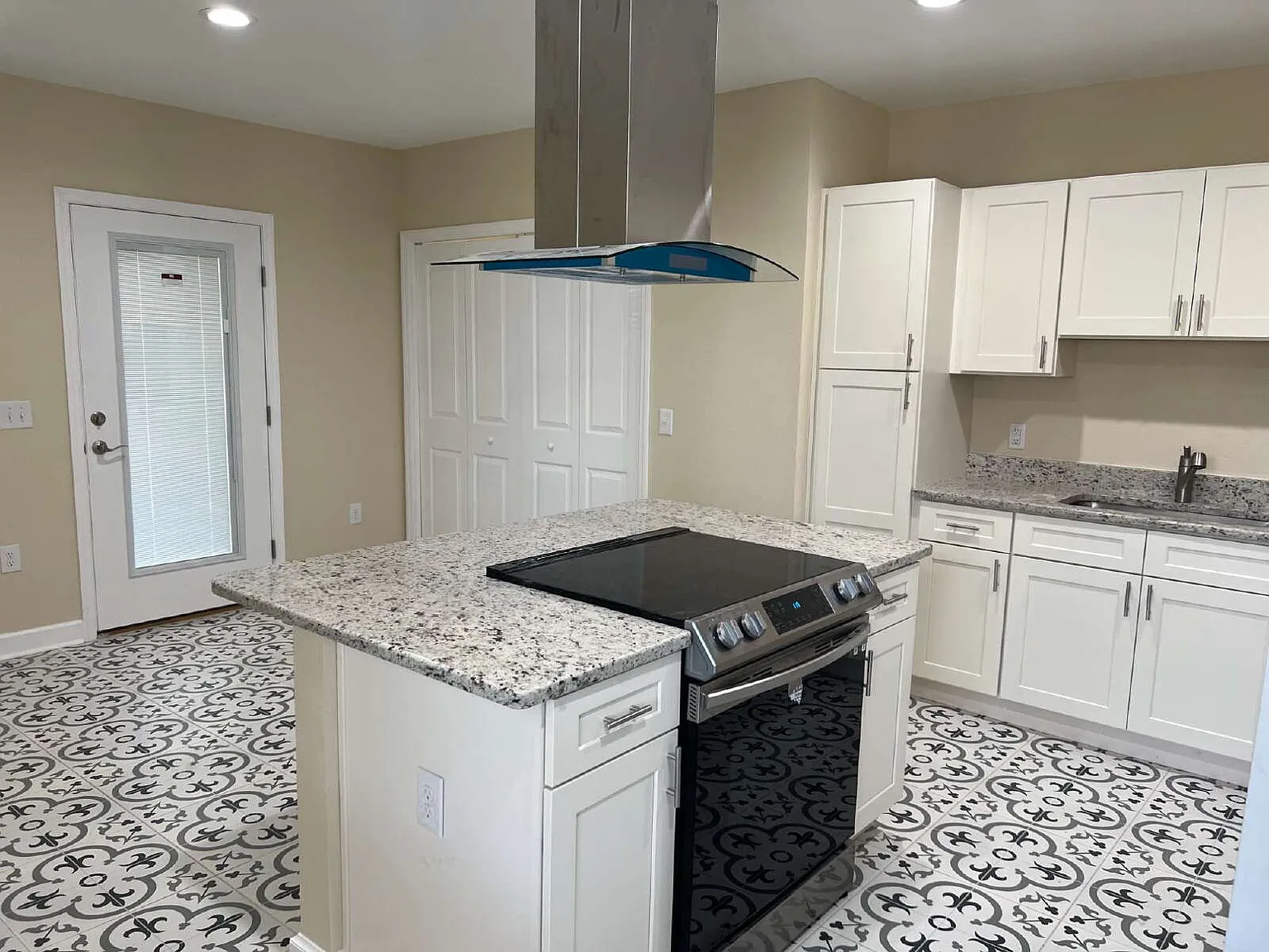 3 bed, 2.0 bath, 1124 sqft, $1,600 — Photo 3