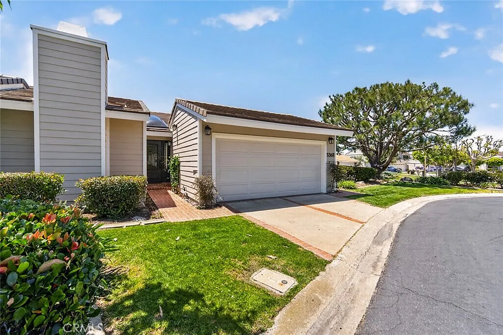 3 bed, 1482 sqft, $9,000 — Photo 1