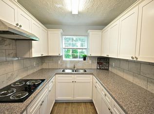 2111 Raspberry Ln, Pasadena, TX 77502