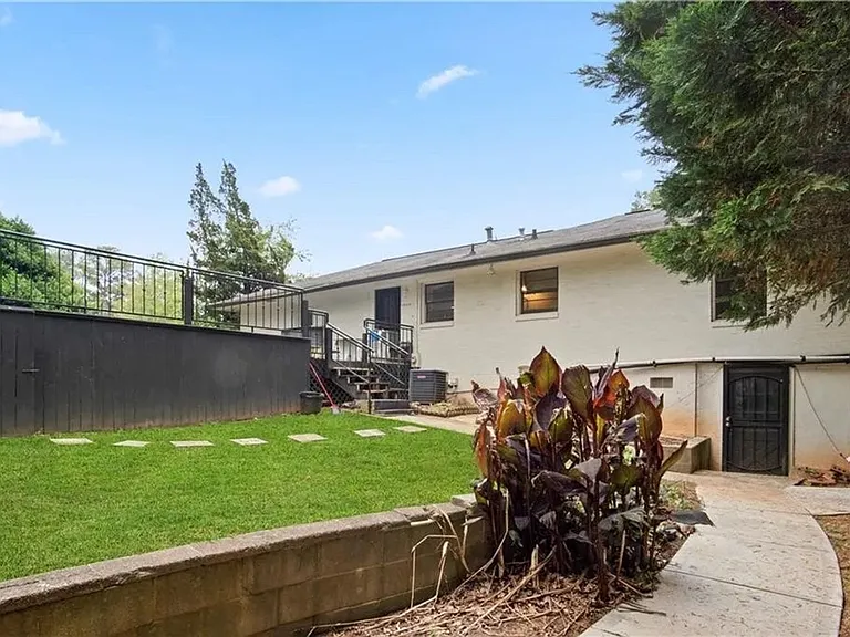 756 Patricia Dr — Photo 45