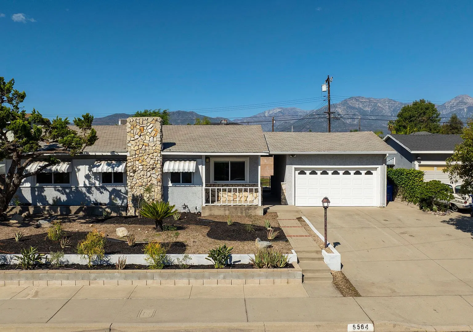 3 bedrooms 2 bathrooms + family area approximately 1559sqft — Photo 1