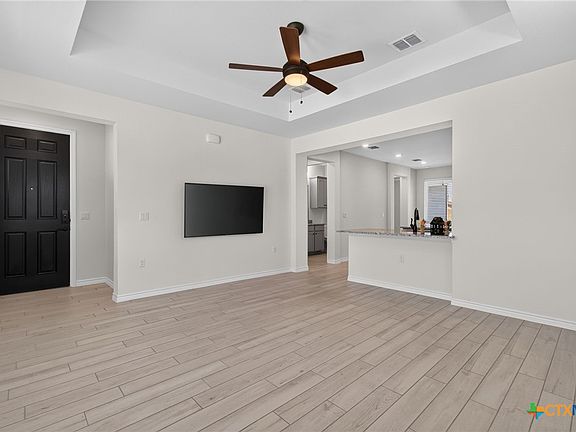 4th image of 121 Charming Redbud Ln