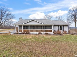 100 Tomahawk Dr, Divernon, IL 62530