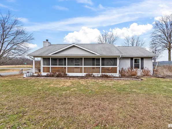 100 Tomahawk Dr, Divernon, IL 62530