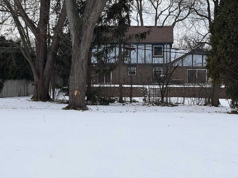 2nd image of 2334 Corona Rd