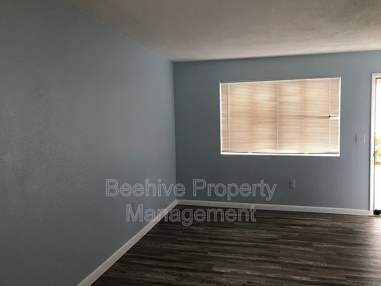 149 N Phyllis #105 — Photo 4