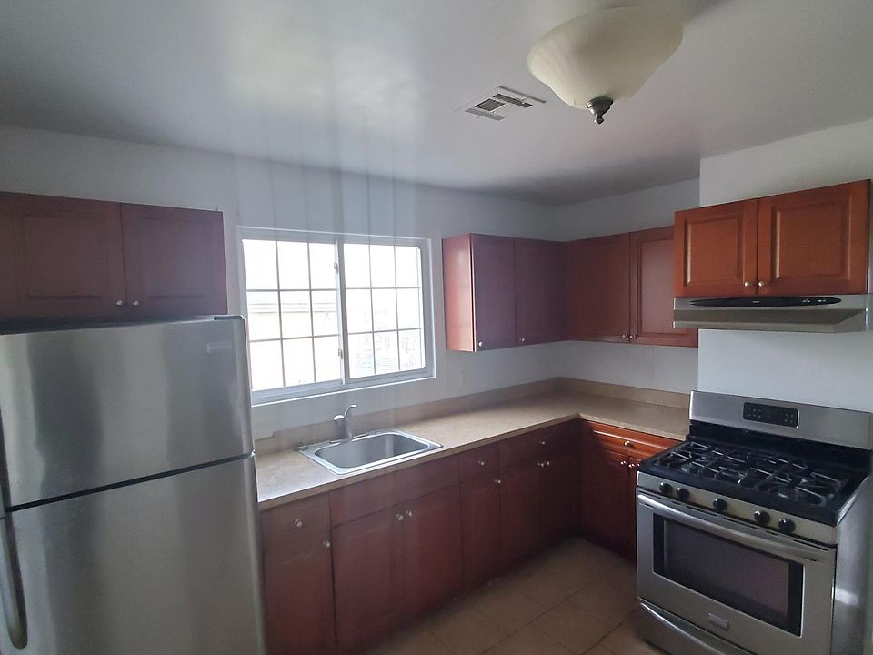 1st image of 21 Lafayette St #2