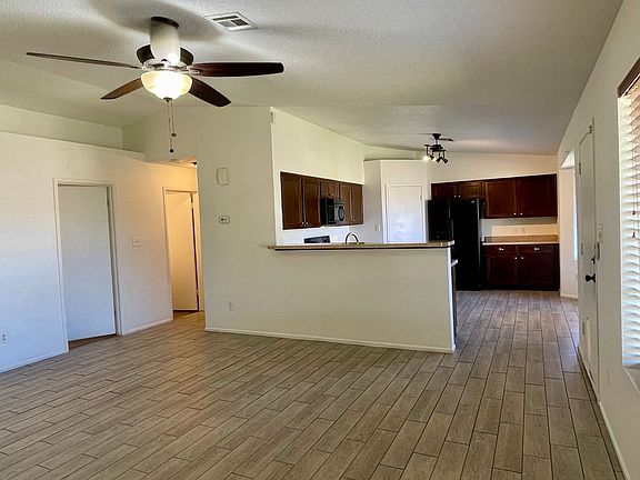 3rd image of 4101 S Buckthorn Dr
