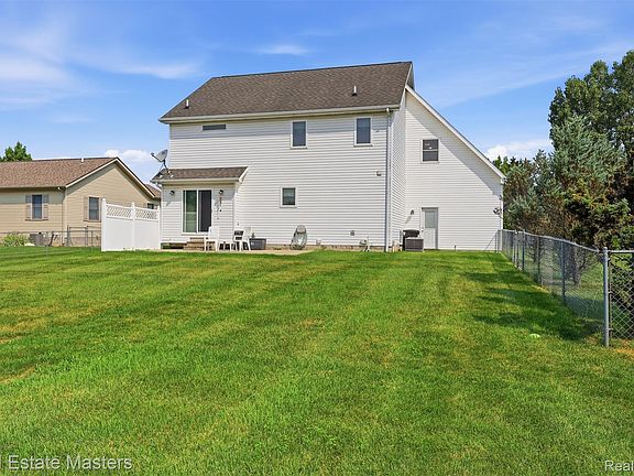 5th image of 4741 Ridgewood Dr