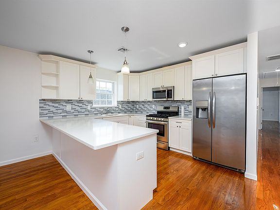 5th image of 44 W 50th St