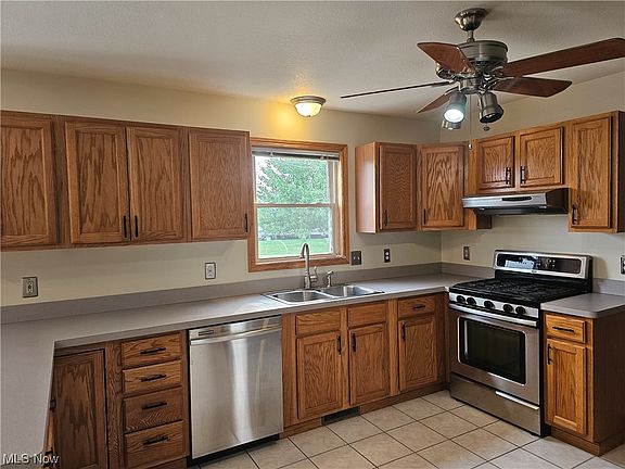 5th image of 10220 Midway Dr