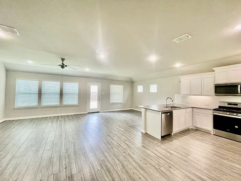 525 Ardsley Ln — Photo 23