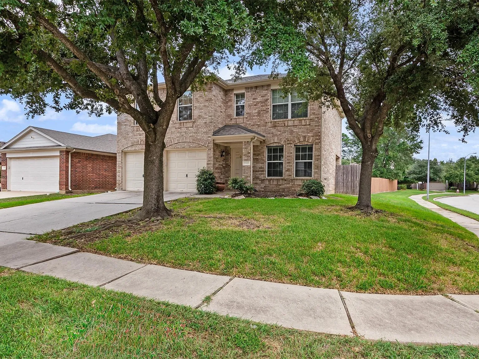 3 bed, 2.5 bath, 1822 sqft, $2,150 — Photo 2