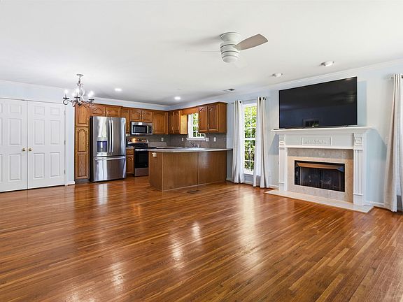 3rd image of 5272 Rosemary Rd