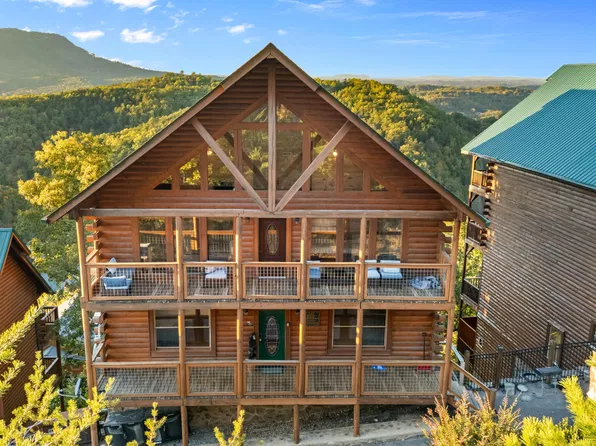 950 Black Bear Cub Way, Sevierville, TN 37862