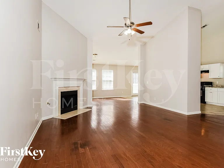 231 Grandview Ln — Photo 2