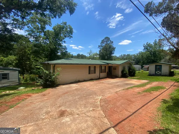 388 E Pine Lake Dr, West Point, GA 31833