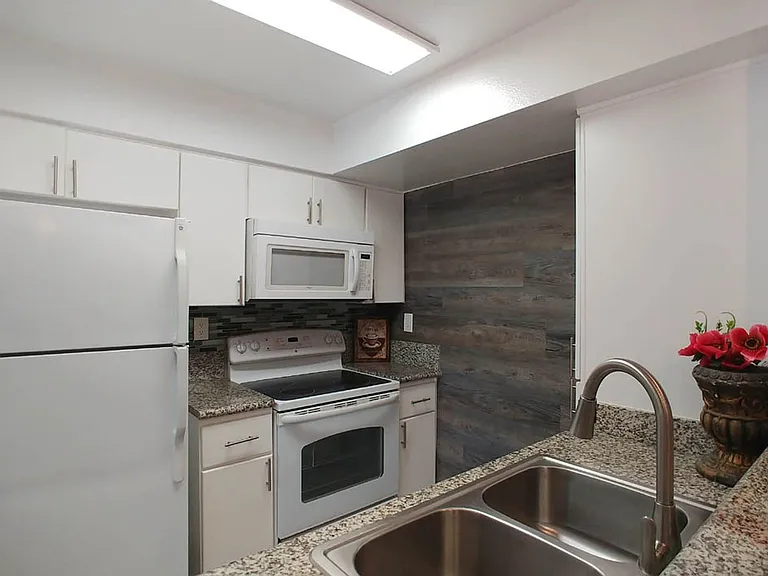 Villa De Adel Apts — Photo 166