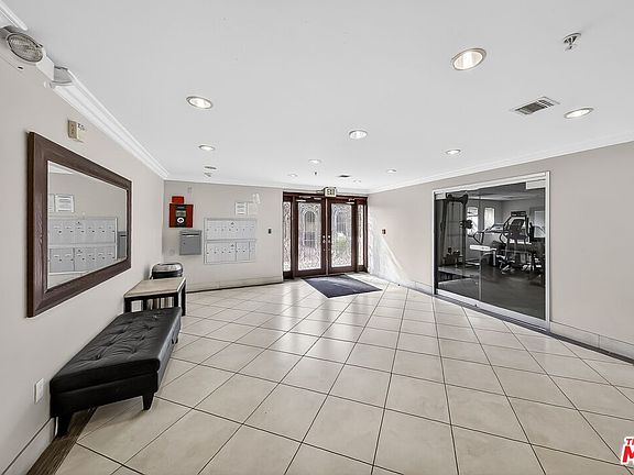 3rd image of 956 S Wilton Pl APT 201