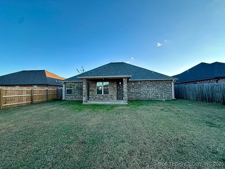 3608 Prairie Xing — Photo 34