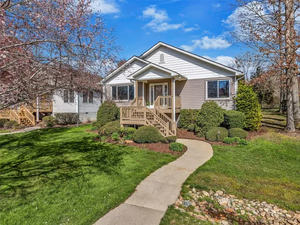 306 Highland Golf Dr, Flat Rock, NC 28731