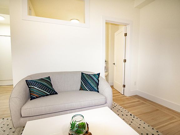 4th image of 530 Stockton St APT 204