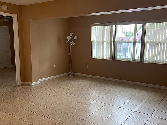 4th image of 1103 Cypress Gardens Blvd APT 40