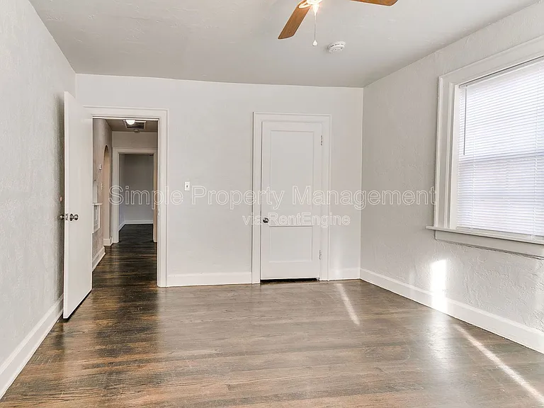 946 East Dr — Photo 17