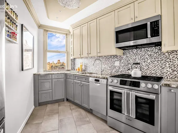 2025 Broadway image 3 of 8