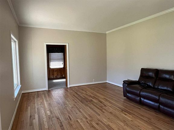 4th image of 262 Seminole St