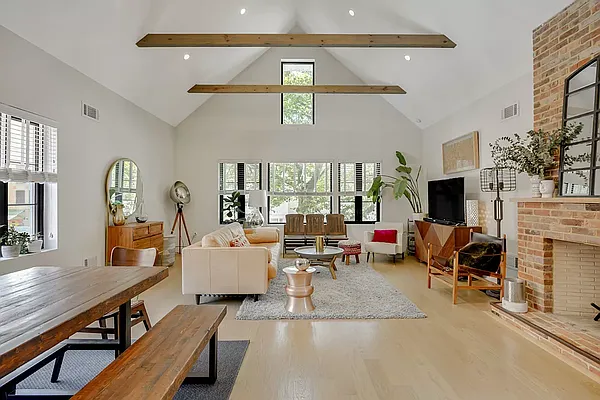 Rented by SERHANT. | media 17