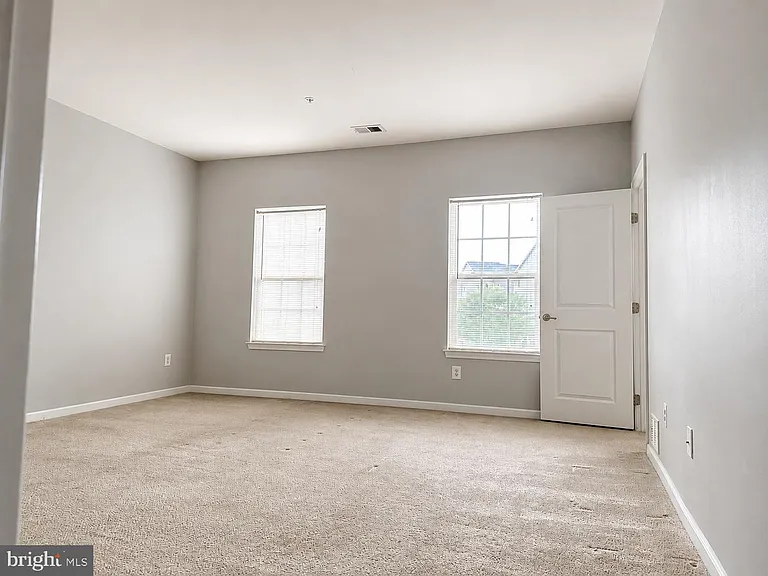 24598 Johnson Oak Ter — Photo 9