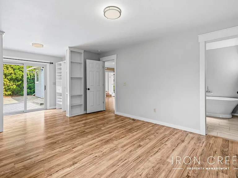 1544 E Falconrim Ct — Photo 15