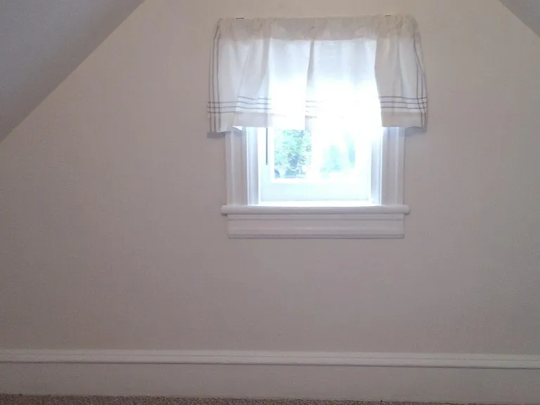 Additional room/bedroom.