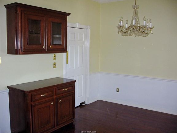 5th image of 4607 Colonial Cir