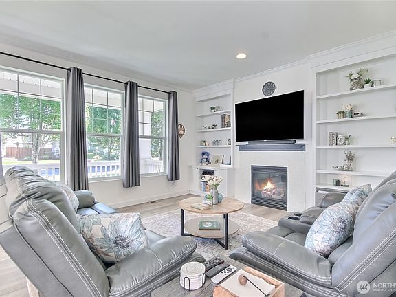 4th image of 802 62nd Street SE