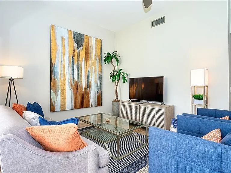 589 Beachwalk Cir #P-203 — Photo 3