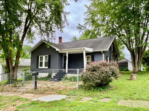 1206 Parrish St, Mount Carmel, IL 62863