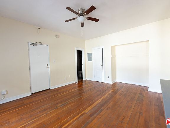 3rd image of 661 Shatto Pl #201