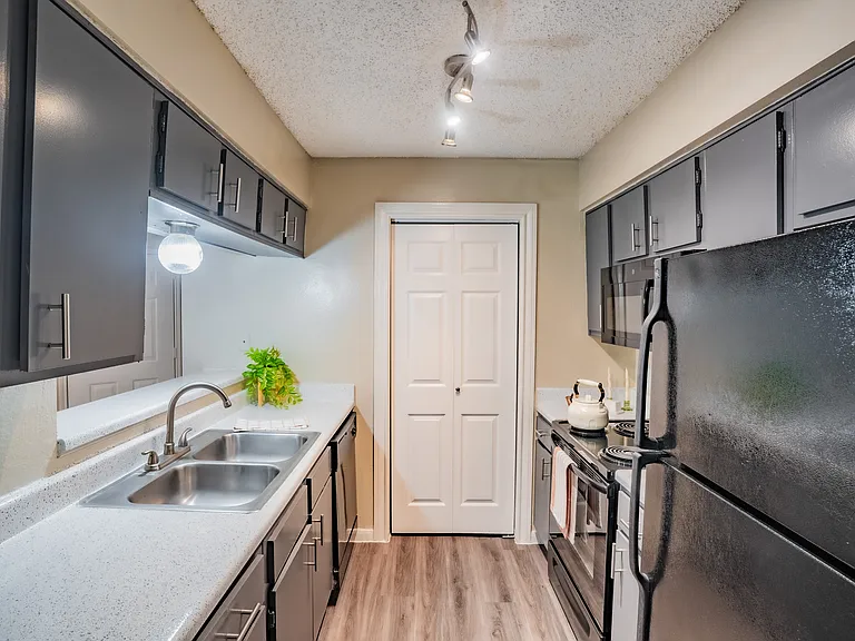 Oak Bend Apartments — Photo 31