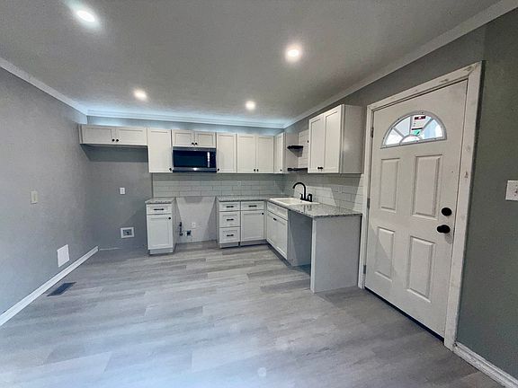 3rd image of 1606 W Admiral Ave
