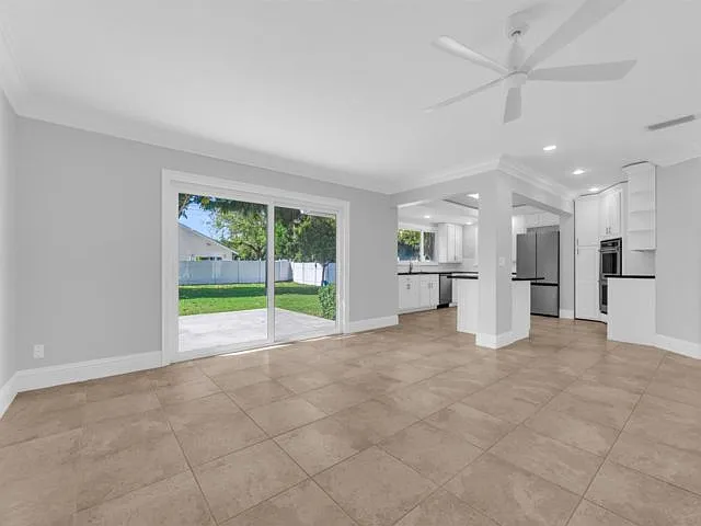 1180 SW 17th St — Photo 4