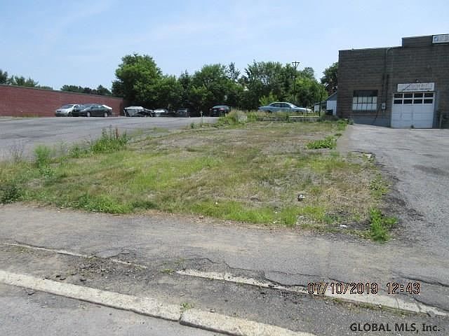 2nd image of 1912 Van Vranken Ave