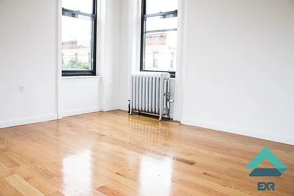 Rented by EXR | media 18